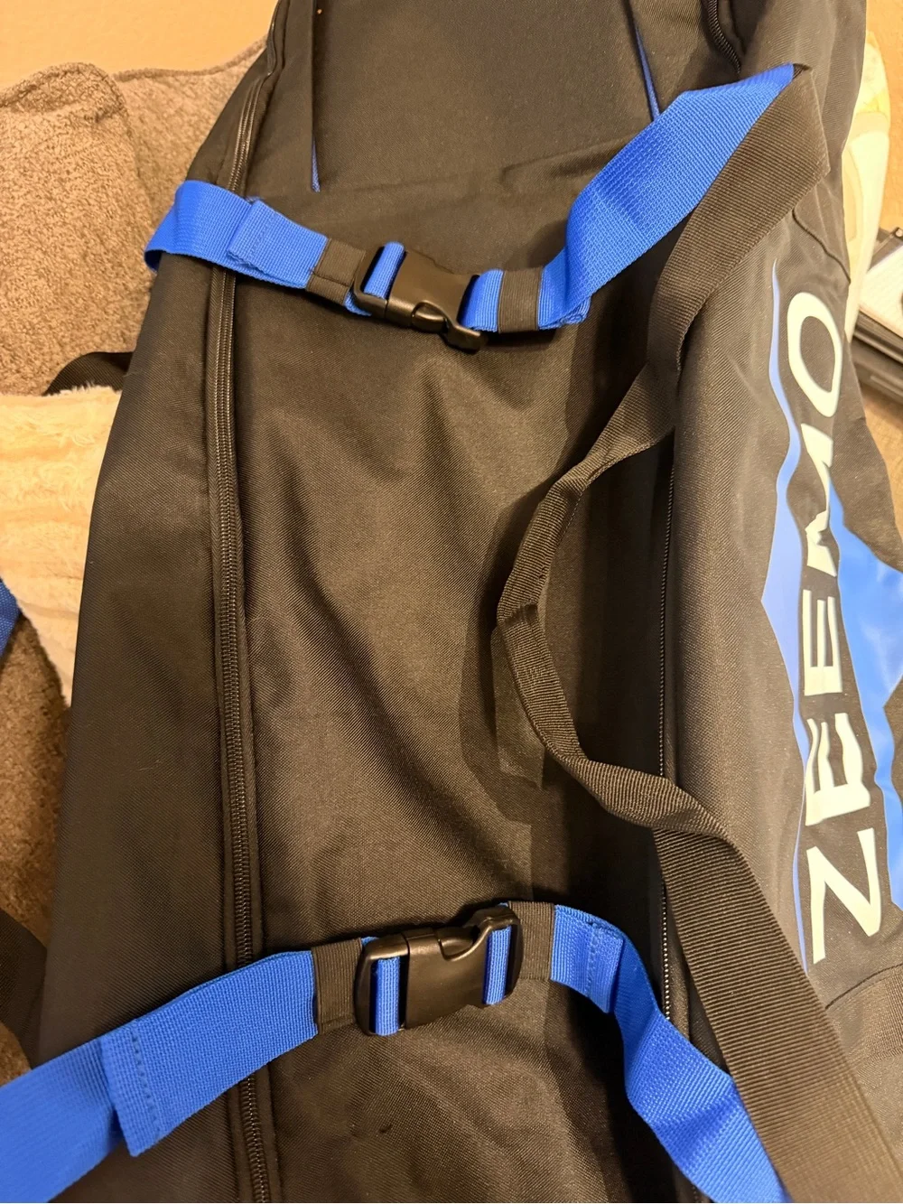Brand new Zeemo Black and Blue golf traveling bag